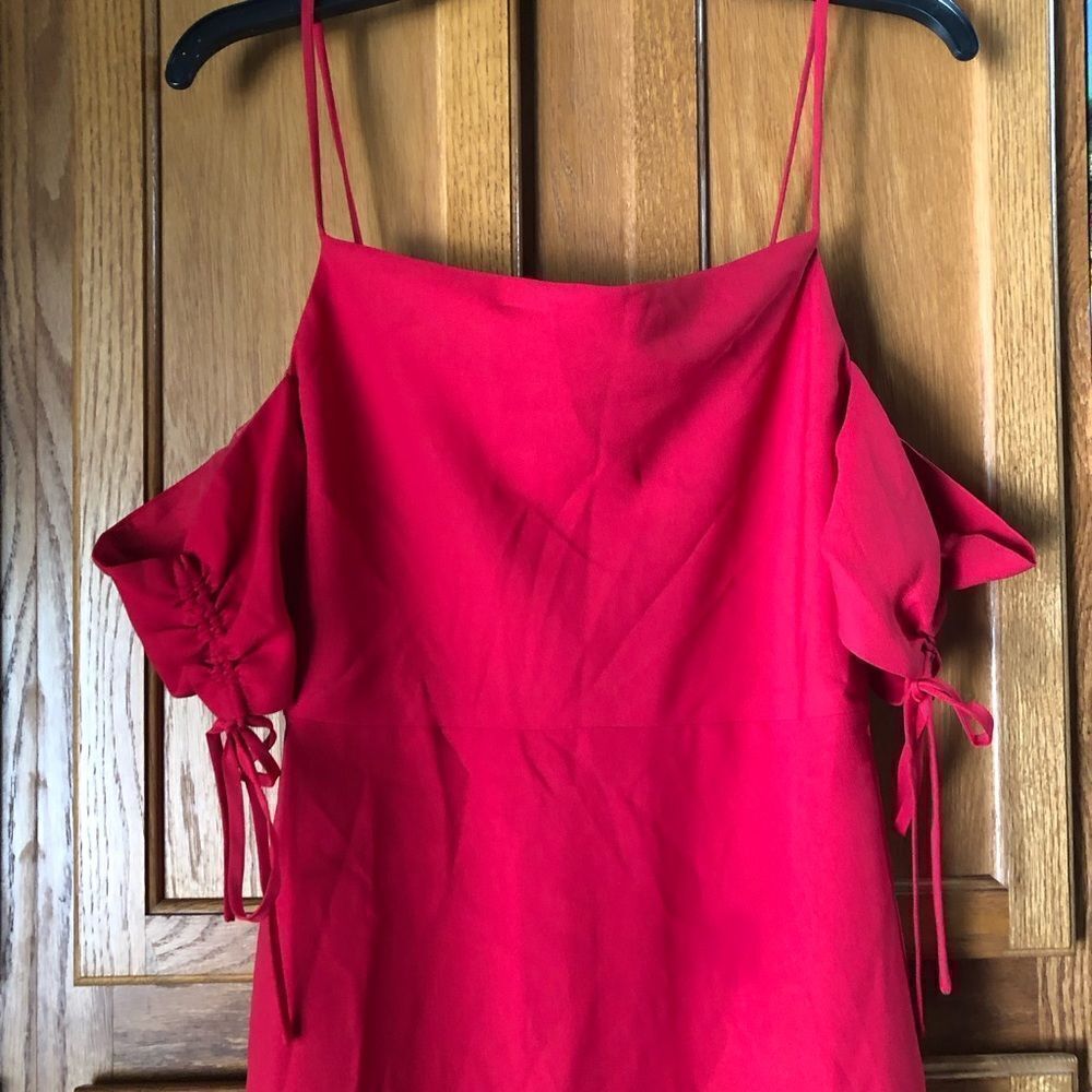 Club Monaco Pop of Red Cold Shoulder Crepe Mini Dress Size 6 - Picture 4 of 14